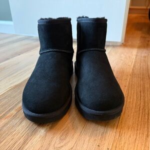 Ugg mini